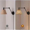 ALPINALUZ Applique murale avec bras oscillant et abat-jour en rotin Style rustique, douille E27 avec câble, prise et interrupteur