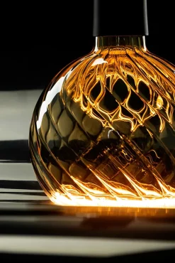 Ampoule LED décorative E27 230lm blanc chaud 6W Segula