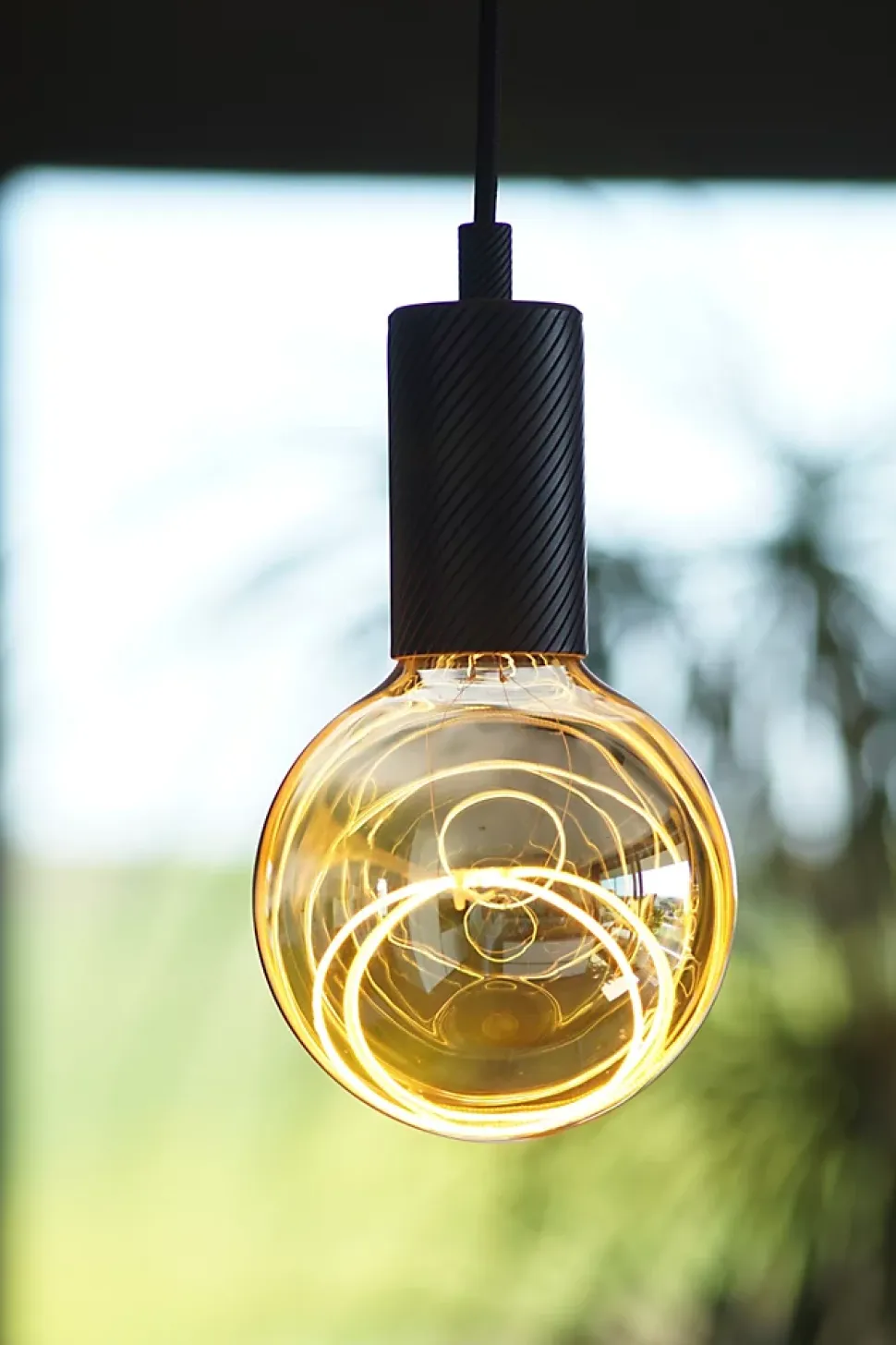 Ampoule LED décorative E27 400lm blanc chaud 8W Segula