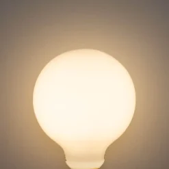 Ampoule LED E27 dimmable opale G95 5W 450lm 3000K