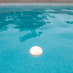 Ampoule LED portative flottante rechargeable RGB Coco blanc Ø8cm IP68 9W 900lm Newgarden