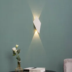 Applique blanche LED au design géométrique - Giada