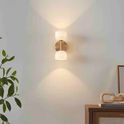 Applique LED laiton à deux globes opalins en verre - Nysséa