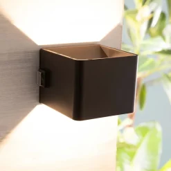 Applique LED magnétique d'extérieur à détecteur de mouvement rechargeable Iseo noir IP44 300lm 4W Brilliant