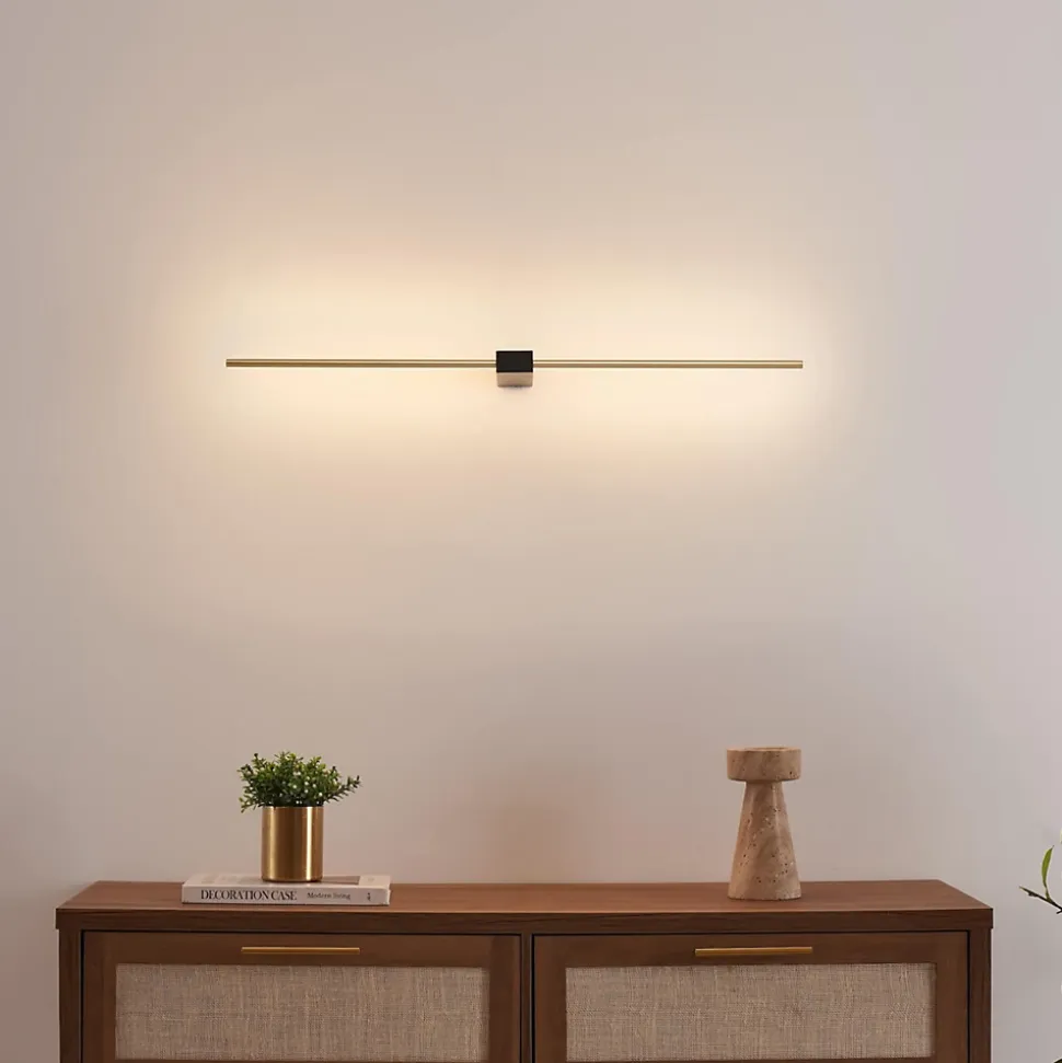 Applique LED minimaliste socle noir et tige laiton 80 cm - Edeline