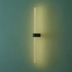 Applique LED minimaliste socle noir et tige laiton 80 cm - Edeline