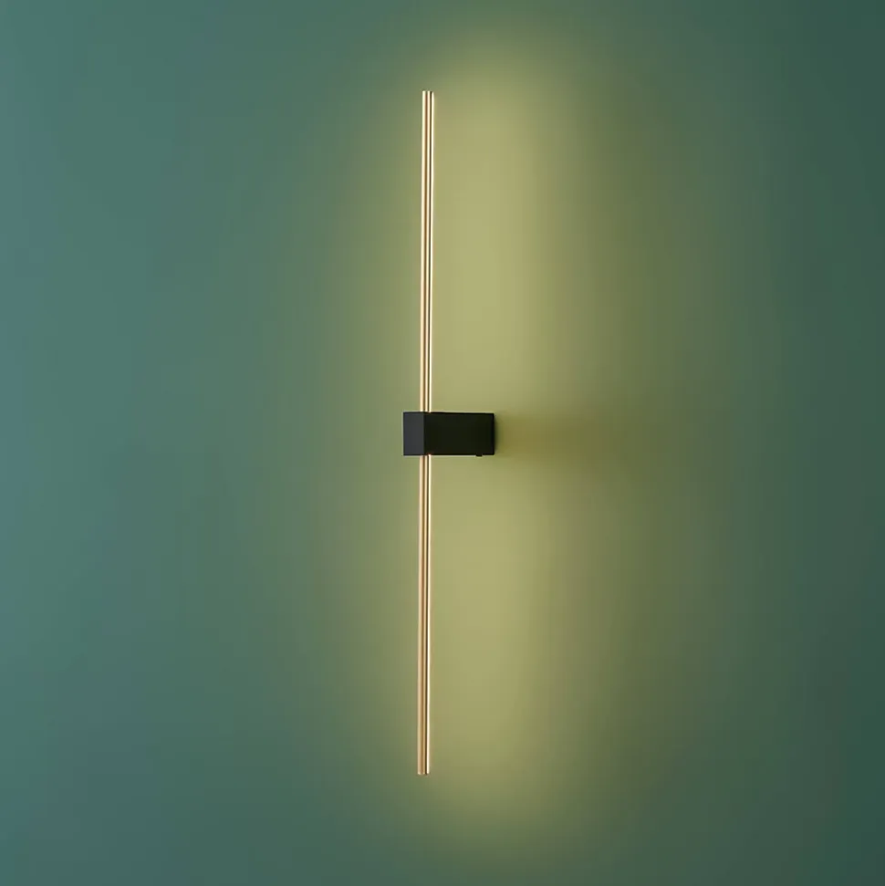 Applique LED minimaliste socle noir et tige laiton 80 cm - Edeline