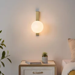 Applique moderne boule en verre et socle fin laiton - Noava