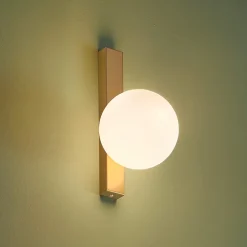 Applique moderne boule en verre et socle fin laiton - Noava