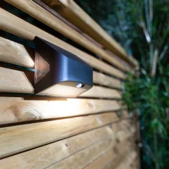 Applique murale hybride Solaire / USB, 700 Lumens, IP54, 3 modes d'éclairage, 10h d'autonomie avec détecteur de mouvement