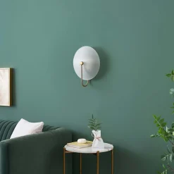 Applique murale ronde en verre opale avec base dorée élégante - Esmée