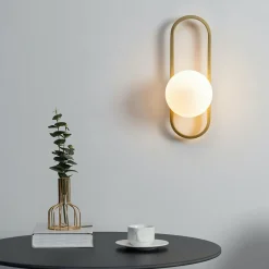 Applique murale vintage dorée à verre blanc - Belisto