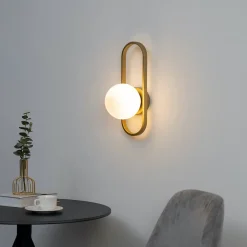 Applique murale vintage dorée à verre blanc - Belisto