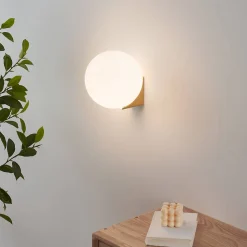Applique ultra minimaliste boule blanche sur socle doré - Kandi