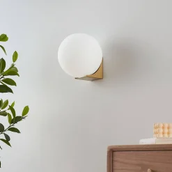 Applique ultra minimaliste boule blanche sur socle doré - Kandi