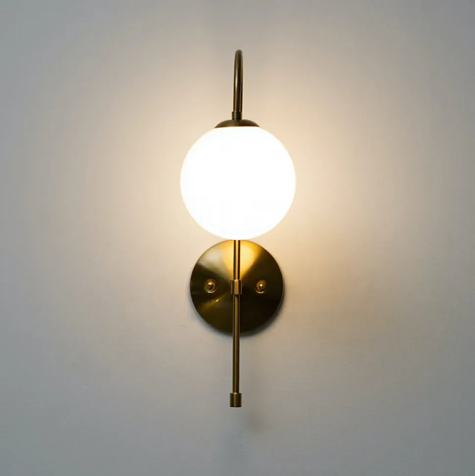 Applique vintage métal doré et verre blanc - Oriol