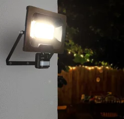 Arlux Lighting Projecteur Mural NINO 50W 4000lm - Detecteur de Mouvement - Noir