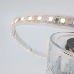 Bande LED 24V DC 10Wm Monochrome 2700K Lumière chaude SMD2835 120 pucesm IP65 110lmW Coupure tous les 5cm 5 mètres Large