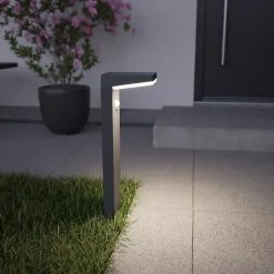 Borne extérieure solaire LED intégrée à détection Tomman 650lm IP44 noir GoodHome