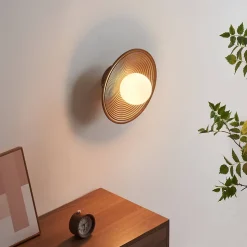 Eclairage moderne en bois de noyer et verre blanc - Thalan