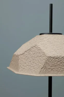 Egg Lampadaire en carton recyclé noir