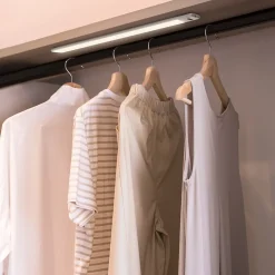 Emuca Luminaire LED Kaus rechargeable par usb avec switch, L 600 mm, Anodisé mat, Plastique et Aluminium