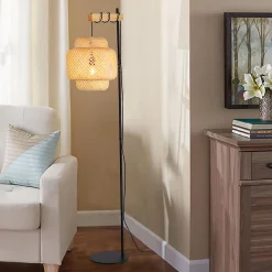 Lampadaire ANJA en bois et osier avec abat-jour en bambou interrupteur au pied et design moderne pour salon ou cuisine
