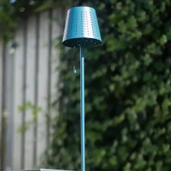 Lampadaire d'extérieur bleu avec LED à 3 niveaux de luminosité sur solaire - Ferre