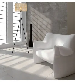 Lampadaire moderne Bora 150cm métal noir et rotin naturel compatible LED