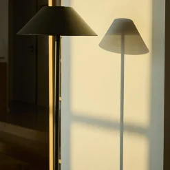 Lampadaire solaire NERIO TALL en acier noir H150cm
