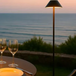 Lampadaire solaire NERIO TALL en acier noir H150cm