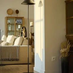 Lampadaire solaire NERIO TALL en acier noir H150cm