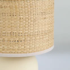 Lampe à poser en céramique crème et abat-jour en rotin H.38 cm, Seynave Raja