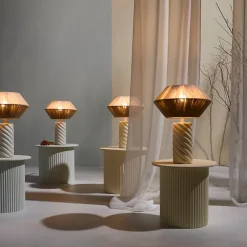 Lampe à poser Twist Maison Paloma – avec pied céramique jaune pâle et abat-jour tissé