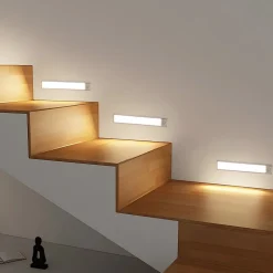 Lampe 2 x LED sous meuble NETTLIFE avec détecteur de mouvement, rechargeable par USB, 1 500 mAh,un couloir ou un placard