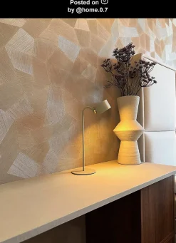 Lampe de bureau JOLAN en plastique avec LED intégré - Taupe - Lucide