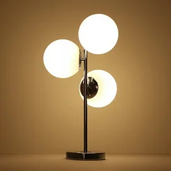 Lampe de Table KAVALA avec Trois Boules de Cristal Blanc 15cm, Structure en Métal Chromé, 3E27 Design Élégant et Fonct