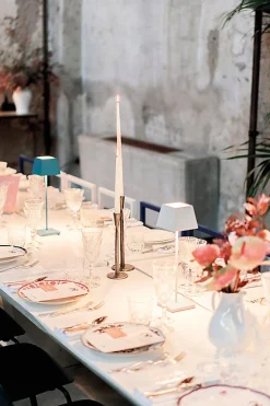 Lampe de table LED Siesta gris tourterelle portable et rechargeable IP54