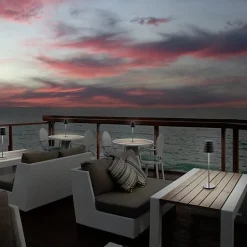 Lampe de Table Rechargeable Intérieur/Extérieur USB-C Autonomie 48h Tactile et Stable.