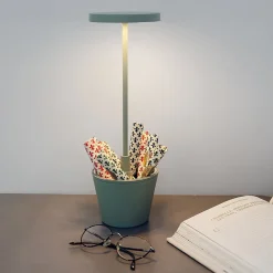 Lampe LED Poldina Reverso Vert Sauge rechargeable IP65 extérieur, dimmable avec autonomie jusqu'à 12 heures