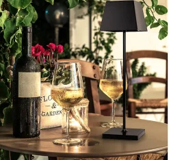 Lampe rechargeable carré en métal noir H:37cm