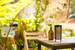 Lampe solaire à LED 'Patti' Lampe de table d'extérieur en métal et plastique noir et naturel, avec LED fixe intégrée