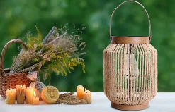 Lampe solaire LED 'KORBINIAN' Décoration pour l'extérieur en métal, plastique et cordon naturel, avec LEDs fixes.