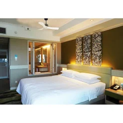 Modulo Slim de Klassfan - Ventilateur de plafond et destratificateur moteur DC basalte et bois blanc 10 à 20 m²