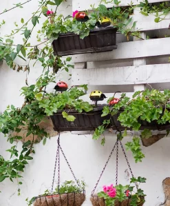 Piquets solaires LADYBUG set de 5 7,8x6cm H 14,2cm plastique noir rouge jaune 5 scarabées LED blanc froid