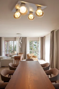 Plafonnier DONIKA quatre lampes 40 x 40 cm style moderne métal verre finition acier douille G9 hauteur 16 cm