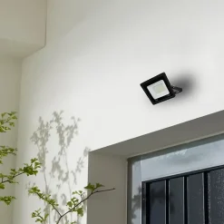 Projecteur LED Extérieur 20W IP65 Étanche 2100Lm 6000K Blanc Froid Idéal pour Maison Garage Patio Terrasse et Jardin