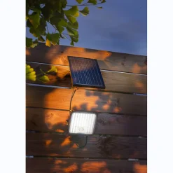 Projecteur LED solaire 2000 Lumens avec détecteur de présence et panneau déporté