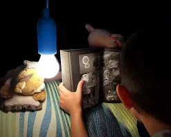 RETRO' : Ampoule LED à piles (3AAA non fournies) avec cordon. Bleu