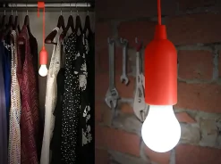 RETRO' : Ampoule LED à piles (3AAA non fournies) avec cordon. Rouge